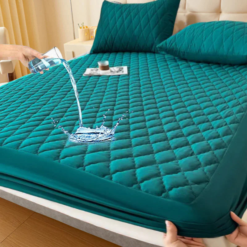 Benne vagy az ágynemű védelmében, és nem akarod, hogy foltok vagy nedvesség tönkretegyék a matracodat? 😌 🛏️ Vízálló, bélelt matracvédő és párnahuzat szett