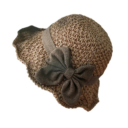 Keresed a tökéletes nyári kalapot, ami véd a naptól és stílusos is egyszerre? ☀️ 🏖️👒 Elegáns, fonott szalmakalap masnival