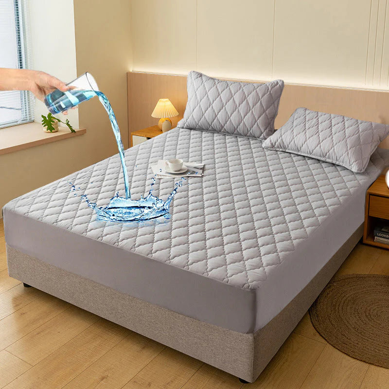 Benne vagy az ágynemű védelmében, és nem akarod, hogy foltok vagy nedvesség tönkretegyék a matracodat? 😌 🛏️ Vízálló, bélelt matracvédő és párnahuzat szett