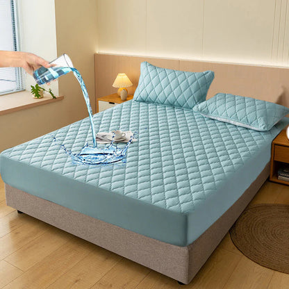Benne vagy az ágynemű védelmében, és nem akarod, hogy foltok vagy nedvesség tönkretegyék a matracodat? 😌 🛏️ Vízálló, bélelt matracvédő és párnahuzat szett