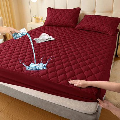 Benne vagy az ágynemű védelmében, és nem akarod, hogy foltok vagy nedvesség tönkretegyék a matracodat? 😌 🛏️ Vízálló, bélelt matracvédő és párnahuzat szett